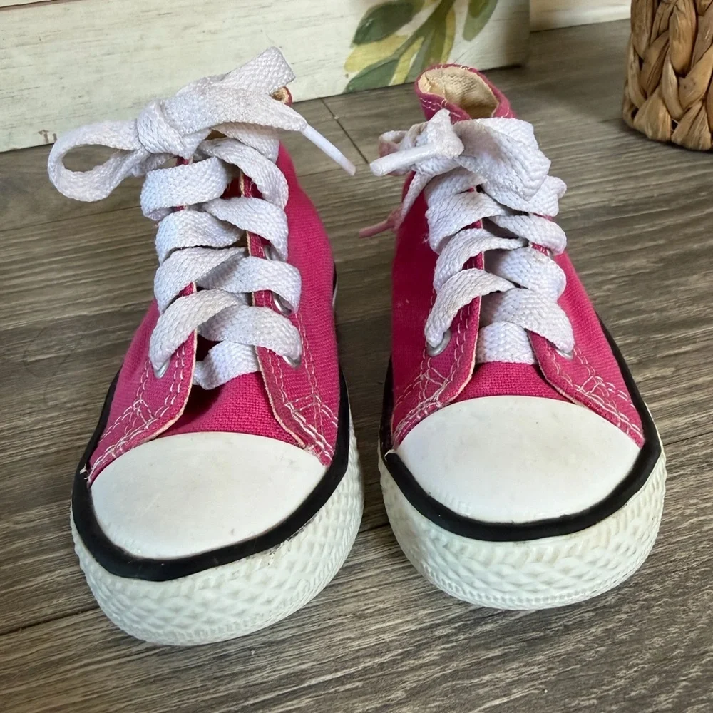 Levis bright pink